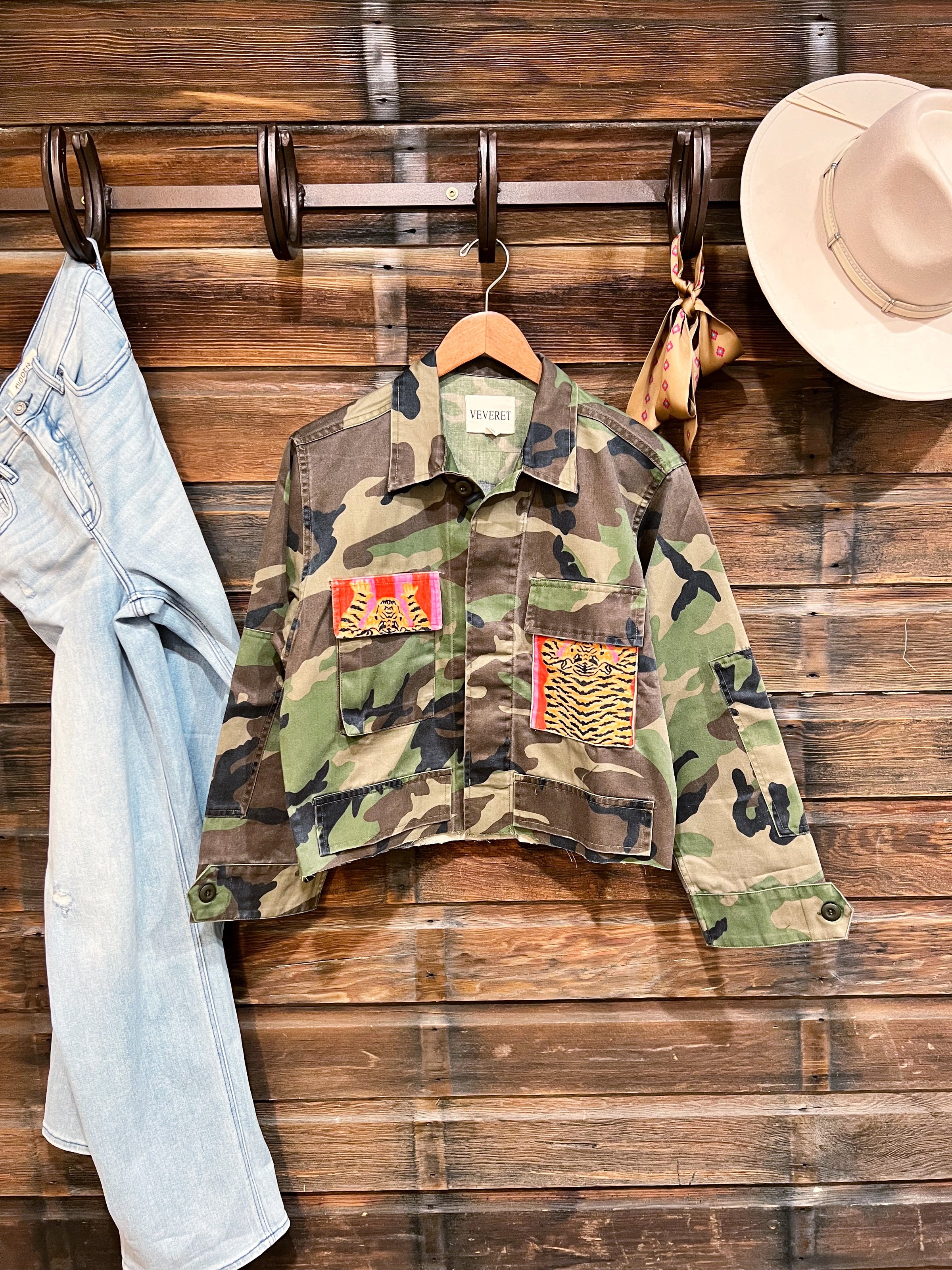 Camo jacket with Tiger Print contrast