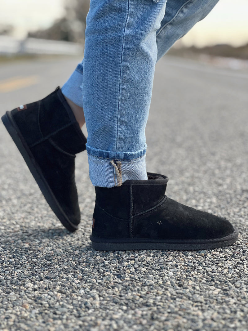The Sheepskin Lined Boot in Black